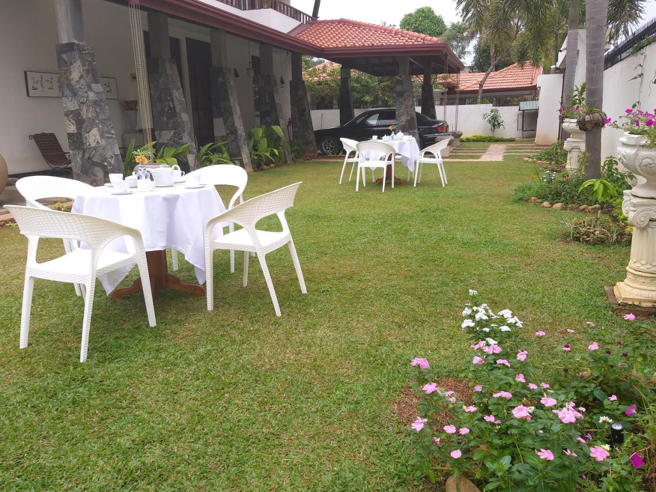 Cosy Nest Home Stay Negombo Værelse billede