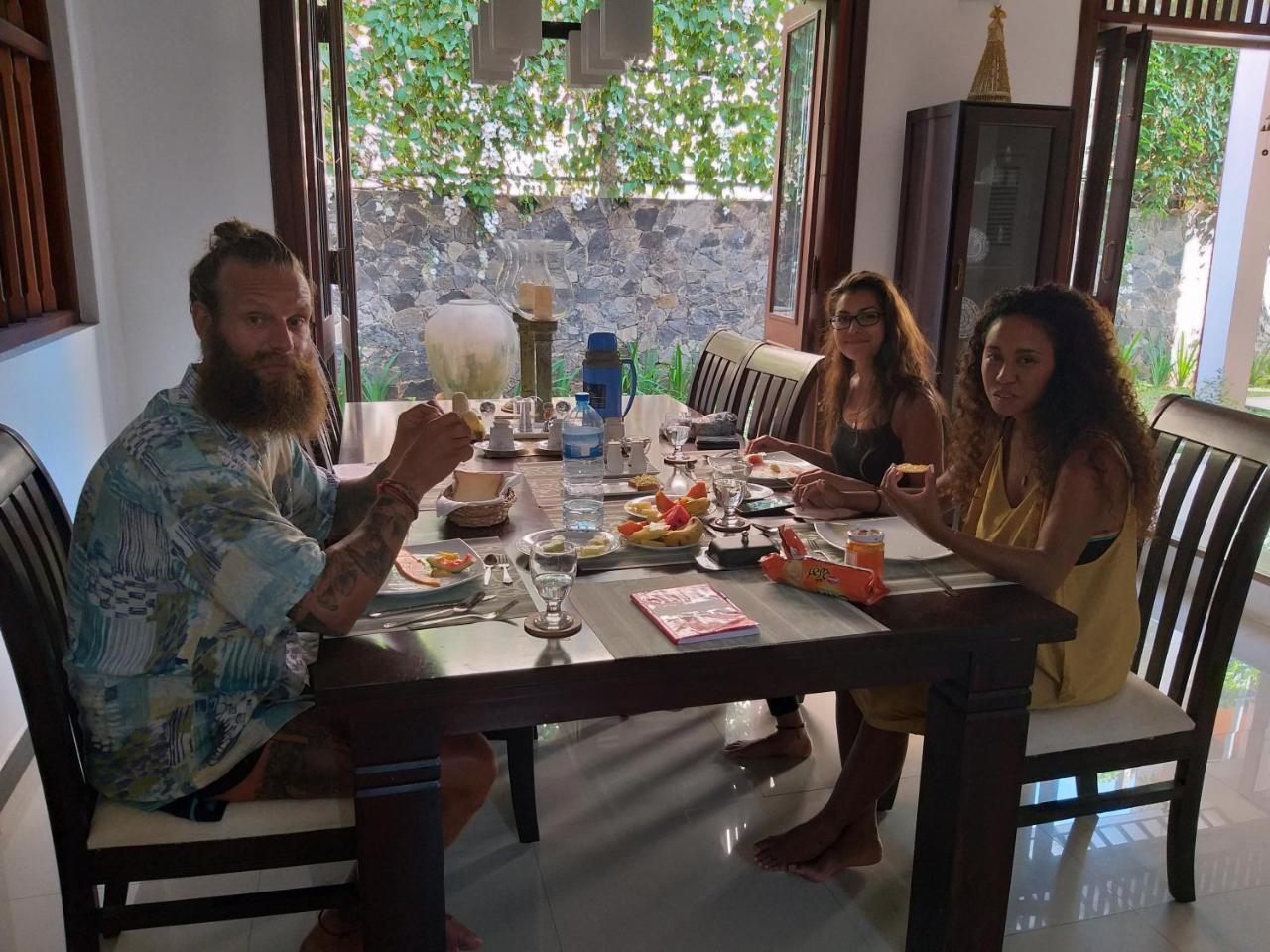 Cosy Nest Home Stay Negombo Værelse billede