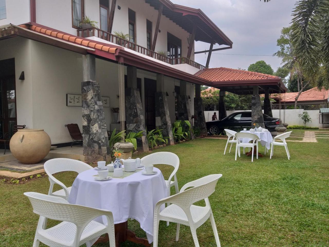 Cosy Nest Home Stay Negombo Værelse billede